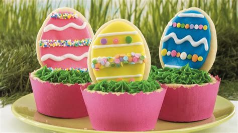 Cute cookies, sweet memories and (almost) zero cleanup. Easter Egg Cookie Cups recipe from Pillsbury.com