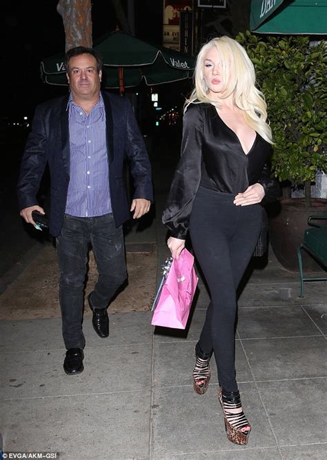 Courtney Stodden Flaunts Her Ample Cleavage At Dinner Daily Mail Online