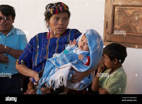 Indigenas guatemala fotografías e imágenes de alta resolución Página