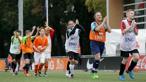 Bent u op zoek naar umbro neo trainer voetbal bal ? Gelijke kansen en Gemengd voetbal | KNVB