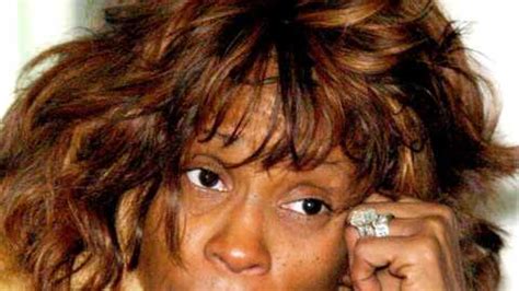 Une photo de Whitney Houston dans son cercueil en une dun tabloïd Voici