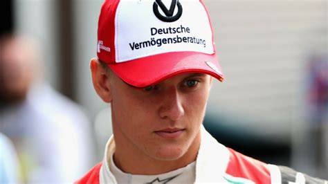 März 1999 geborenen sohn von corinna und michael schumacher. Formula 3, Mick Schumacher resta per un'altra stagione in ...