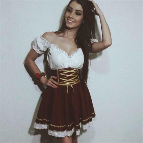 O comediante pediu a namorada em casamento no chá revelação do primeiro filho do casal em março. Whindersson Nunes é flagrado abraçando suposto affair no Ceará