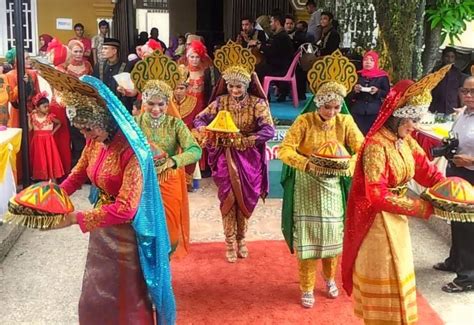 Tari Ranup Lampuan Tarian Tradisional Dari Aceh Cinta Indonesia