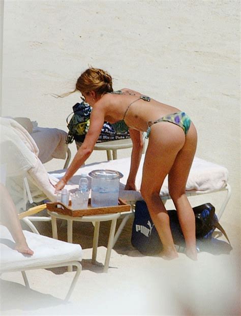 Jennifer Aniston Showing Topless On The Beach Porn Pictures Xxx Photos