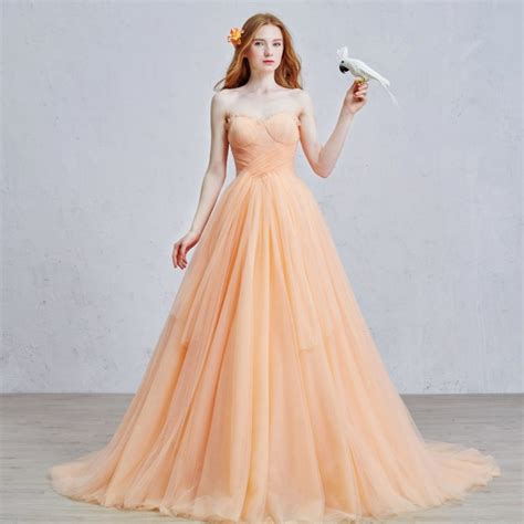 Ich mache den test mit euch und shoppe einige. Tolle Ideen für die Hochzeit: Brautkleid in Apricot Farbe