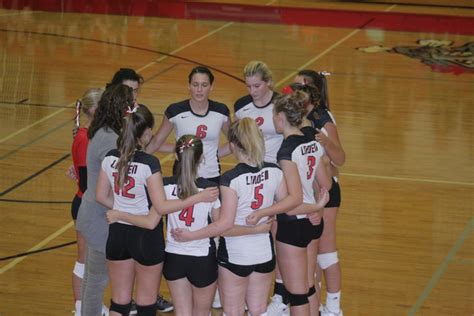 Holly Volleyball Captures Five Set Victory Vs Linden Sports Coverage For Fenton Linden