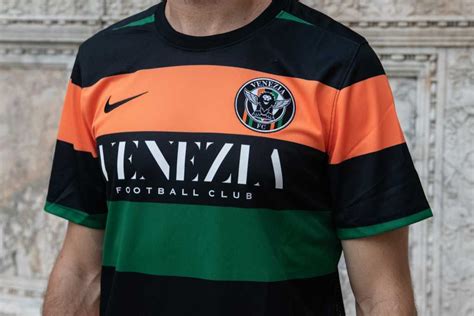 Www.veneziacalcio.net, a cura di claudio pea. La maglia del Venezia 2020/2021 - Le maglie da calcio