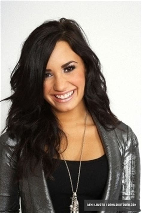 She looks amazing with the darker hair. Do You Like Demi Lovato with BLACK hair or Blonde ...