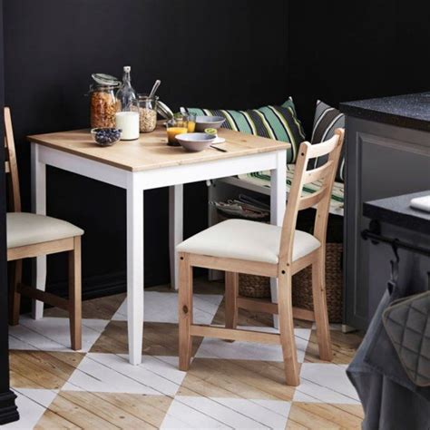 D'un lit queen et matelas à des tables à café centenaires, tout est disponible sur kijiji. Un coin repas avec une table carré dans une petite cuisine ...
