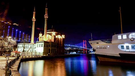 18 kasım 2013 tarihinde logosunu değiştirerek. İstanbul'dan gece manzarası | TRT Haber Foto Galeri