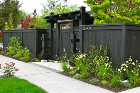 Pea gravel and gray granite cobbles are the elements of this dry garden. girl + boy & a house: Curb Appeal - Landscaping Inspirations