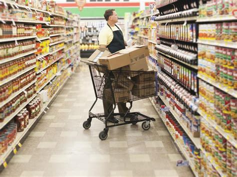 Транскрипция и произношение слова supermarket в британском и американском вариантах. Supermarket Employee Fired For Showing Up Early And ...