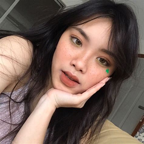 A Pop Of Green 🍀 Contacts Are Ttd Eye Gradient Amber Green Korean Makeup Look Cute Makeup