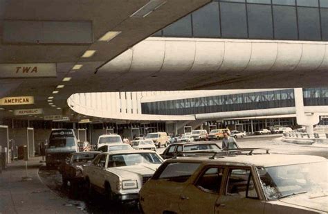 What Airports Looked Like In The 1970s Airport Design Airport Look