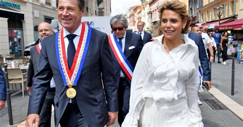 Melanie doutey france 2 nice matin laura tenoudji et christian estrosi mariage dévoilé des clichés couple amoureux playlist. Laura Tenoudji et Christian Estrosi: Baiser passionné dans ...