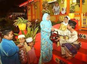 Selamat bersiap sedia untuk berbuka puasa & bertarawih kepada semua rakan2 beragama islam di seluruh malaysia. Life's Happenings: Hari Raya Aidilfitri or Hari Raya Puasa