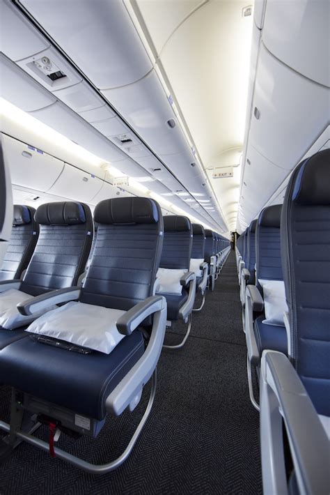 First United 767 300 With Polaris Seats Takes Flight Live And Lets Fly