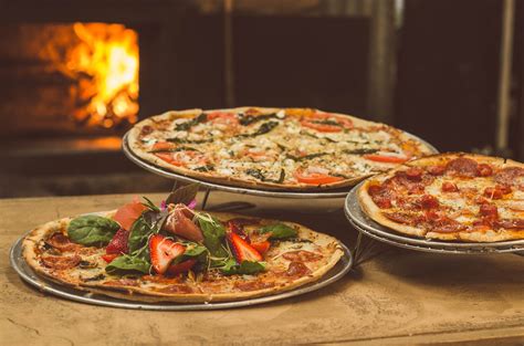 Shallow Focus Photography Of Several Pizzas · Free Stock Photo