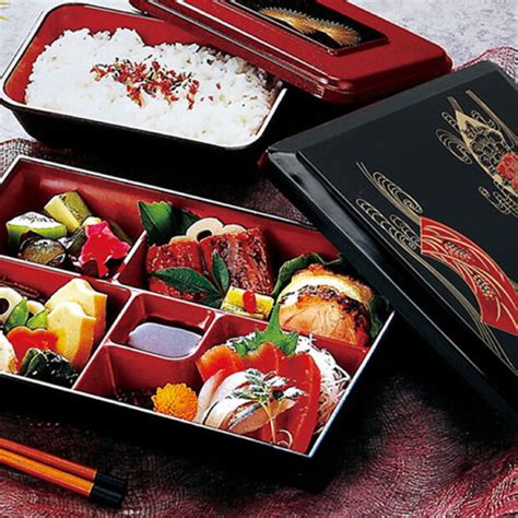 Lacquered Bento Boxes Medium With Japanese Design