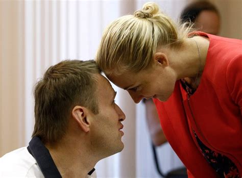 Russian activist, wife explain his brush with death after poisoning, escaping for treatment. Alexey Navalny photo 3/20