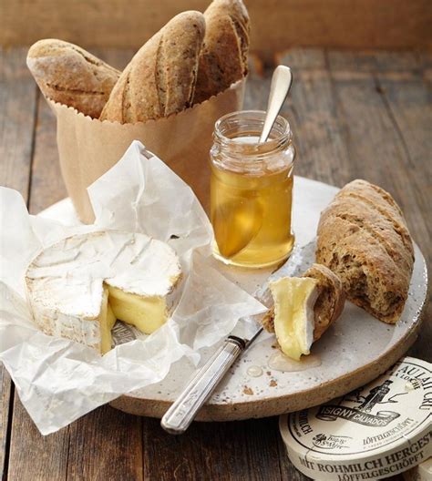 Camembert Mit Cidre Gelee Und Pilzbaguette Rezept Essen Und Trinken