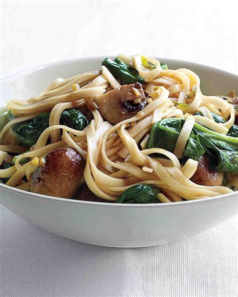 Vegetable Lo Mein | Recipe | Vegetarian recipes, Spinach stuffed ...