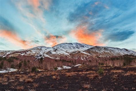 Mount etna, active volcano on sicily's east coast and the highest active volcano in europe. Foto Etna al tramonto - Massimo Tamajo