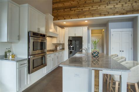 Red door in clemmons, north carolina: Beaufort Home Plan - Build It Across The Carolinas | Red ...
