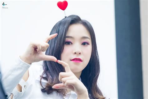 Dreamcatcher Gahyeon Cute Sexy Funny Hot Red Stage Blue Beautiful Kpop