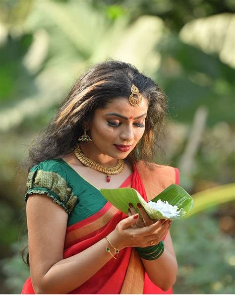 Beautiful Kerala Model Ranjitha Menon Prettiest Saree Images