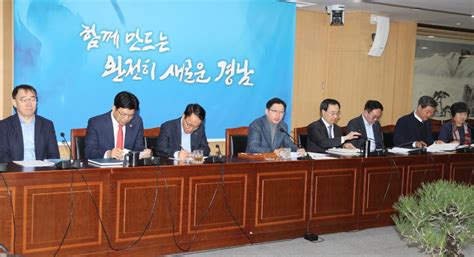 강동희, 지옥 같은 지난 8년 동안 지탱해준 아내와의 인터뷰. 김경수 경남도지사 "사회적 약자, 안전‧복지 사각지대 놓이지 ...