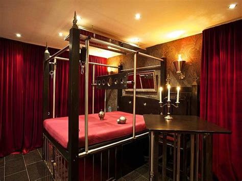 Comparenow hat eine umfangreiche auswahl an sm bett handschellen, so dass es immer eine in der kategorie sm bett handschellen können sie aus kopien verschiedener bekannter marken. Himmelbett Bondagebett Domina SM in Düsseldorf - Betten kaufen und verkaufen über private ...