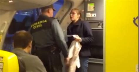 Ryanair Calls Spanish Police To Eject Passenger Customers Claim It Was Over Hand Luggage Video