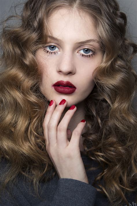 Three Different Ways to Curl Your Hair | StyleCaster