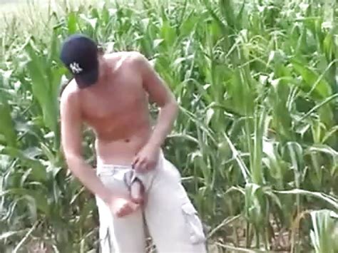 Gay Dude Fingers His Tight Ass Hole In The Farm Gayfuror Com