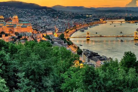 A vibrant capital, budapest is a study in contrasts. Stedentrip Boedapest - Citytrip inclusief vlucht en hotel ...