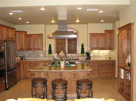 Choosing the right paint color can bring a tired room back to life, and can make an outdated kitchen with honey oak cabinets look updated. Splendent Paint Colors For Kitchens With Golden Oak ...