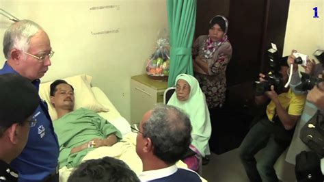 Hanya dua orang pelawat dibenarkan masuk pada sesuatu masa bagi icu, picu, ccu dan hdw. Najib Razak : Melawat Ghazali Daud di Hospital Terengganu ...