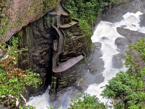 ˈbaɲoz ðe ˈaɣwa ˈsanta), commonly referred to as baños, is a city in eastern tungurahua province of ecuador. Baños de Agua Santa - Blog Travel Time Ecuador