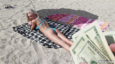 Paying Horny Blonde Sunbathing Beauty Molly Mae Porntube