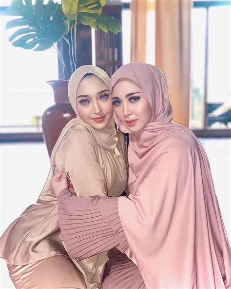 Pin By Nauvari Kashta Saree On Hijabi Queens In 2020 Beautiful Hair Hijabi Beauty