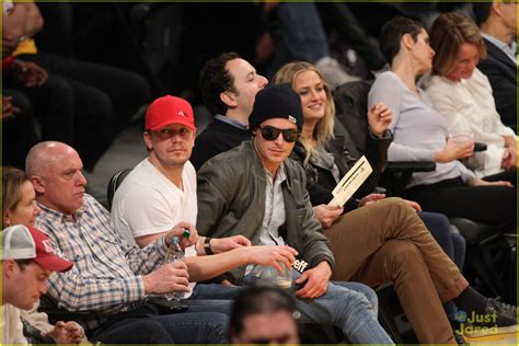 Zac Efron Instant Camera At Lakers Game Photo 629054 Photo Gallery