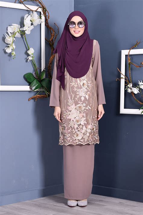 Ini adalah salah satu baju naruto yang kekinian dan memiliki desain keren. 15+ Trend Terbaru Design Baju Kurung Lace Kain Batik ...