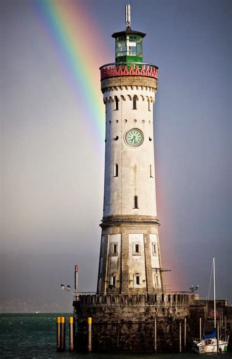 10 Beautiful Lighthouses Around The World