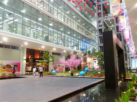One galle face provides visitors with a vast selection of local and international retail brands, a variety of dining options to satisfy cravings, a convenient place to conduct business from, accomodation options for both long and short stays for business and lesuire travellers. Place: One City Mall - Sky Park (Subang Jaya) - Jessy The ...