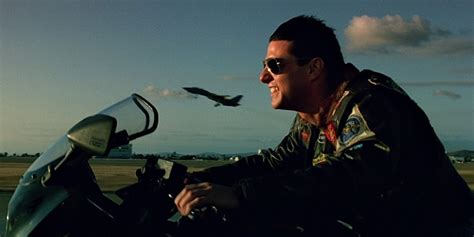 Motorcycle In Top Gun Tom Cruise 56 Hasnt Aged One Bit As He Films