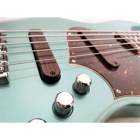 The Well Revered Xotic Xj 1t Is A Popular High End Model Jazz Bass With