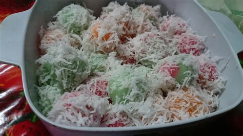 Kuih ini dipanggil sebagai kuih buah melaka kerana ia menggunakan gula melaka sebagai intinya. Kuih Onde-Onde @ Buah Melaka Paling Sedap | Resepi Orchid ...