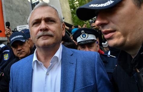 Romania's most powerful politician, liviu dragnea, was jeered by jubilant protesters on monday as he was taken to jail after a corruption conviction was upheld by the country's top court. Roumanie : Liviu Dragnea, l'homme fort du pouvoir, entre ...